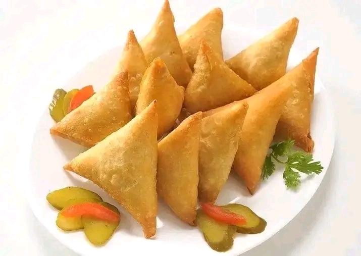 Beef samosas with pickles